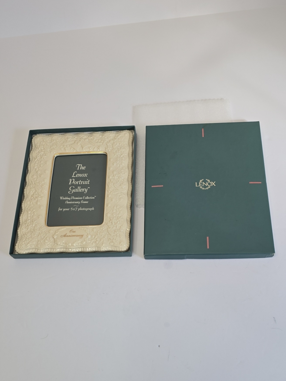Lenox Wedding Promises Collection Ivory Porcelain Photo Frame Anniversary 5x7